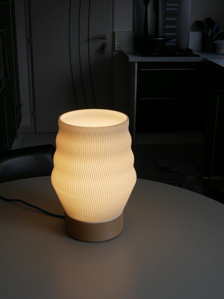 Lámpara de Mesa LED Estilo Voronoi